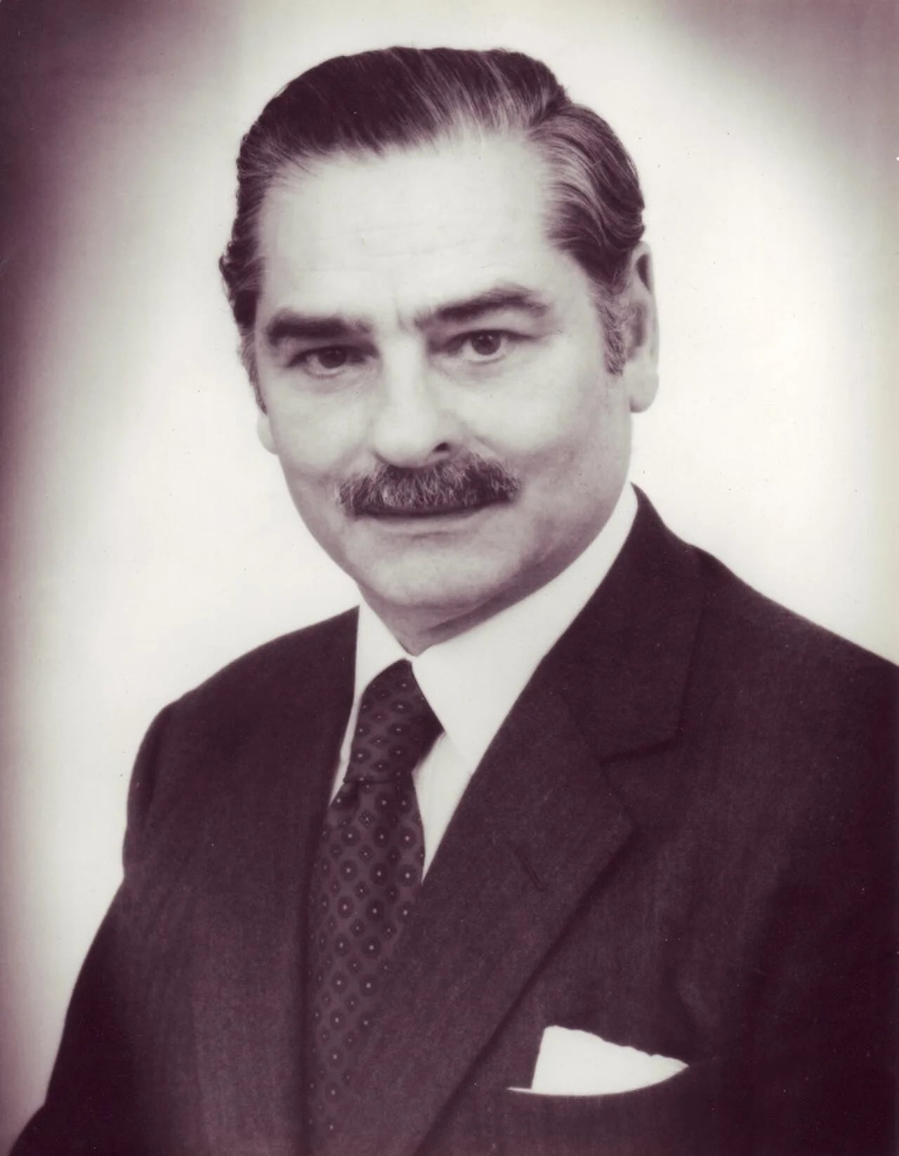 Portrait of Prince Carol Mircea de Roumanie (1920–2006) – memorial page
