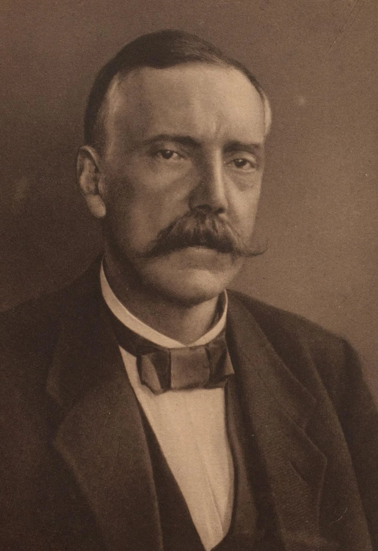 Portrait of Otto Hue (1868–1922) – memorial page