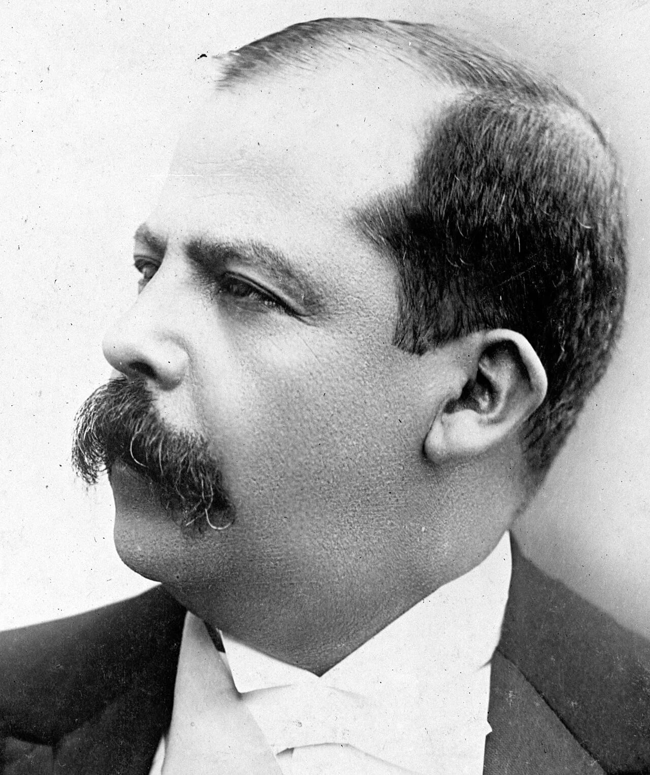 Portrait of Manuel José Estrada Cabrera (1859–1924) – memorial page