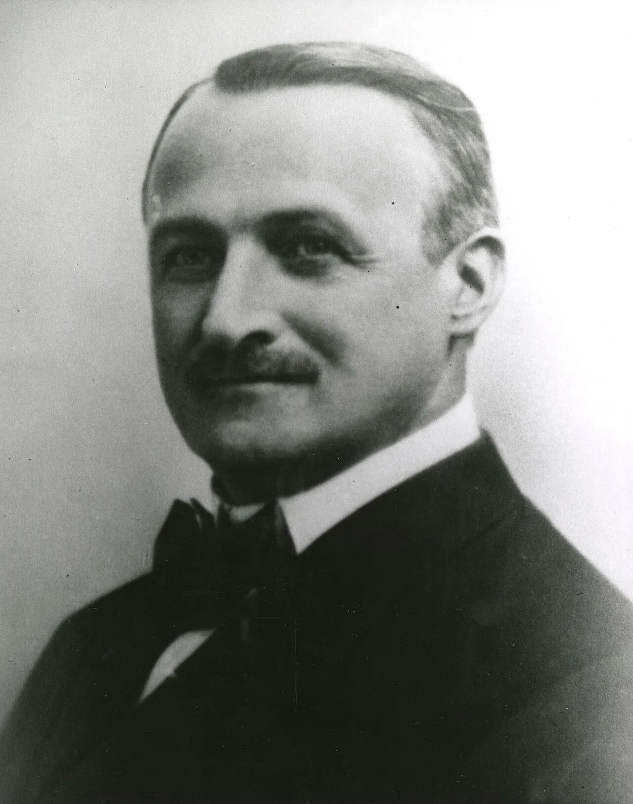 Portrait of Marion E. Hay (1865–1933) – memorial page