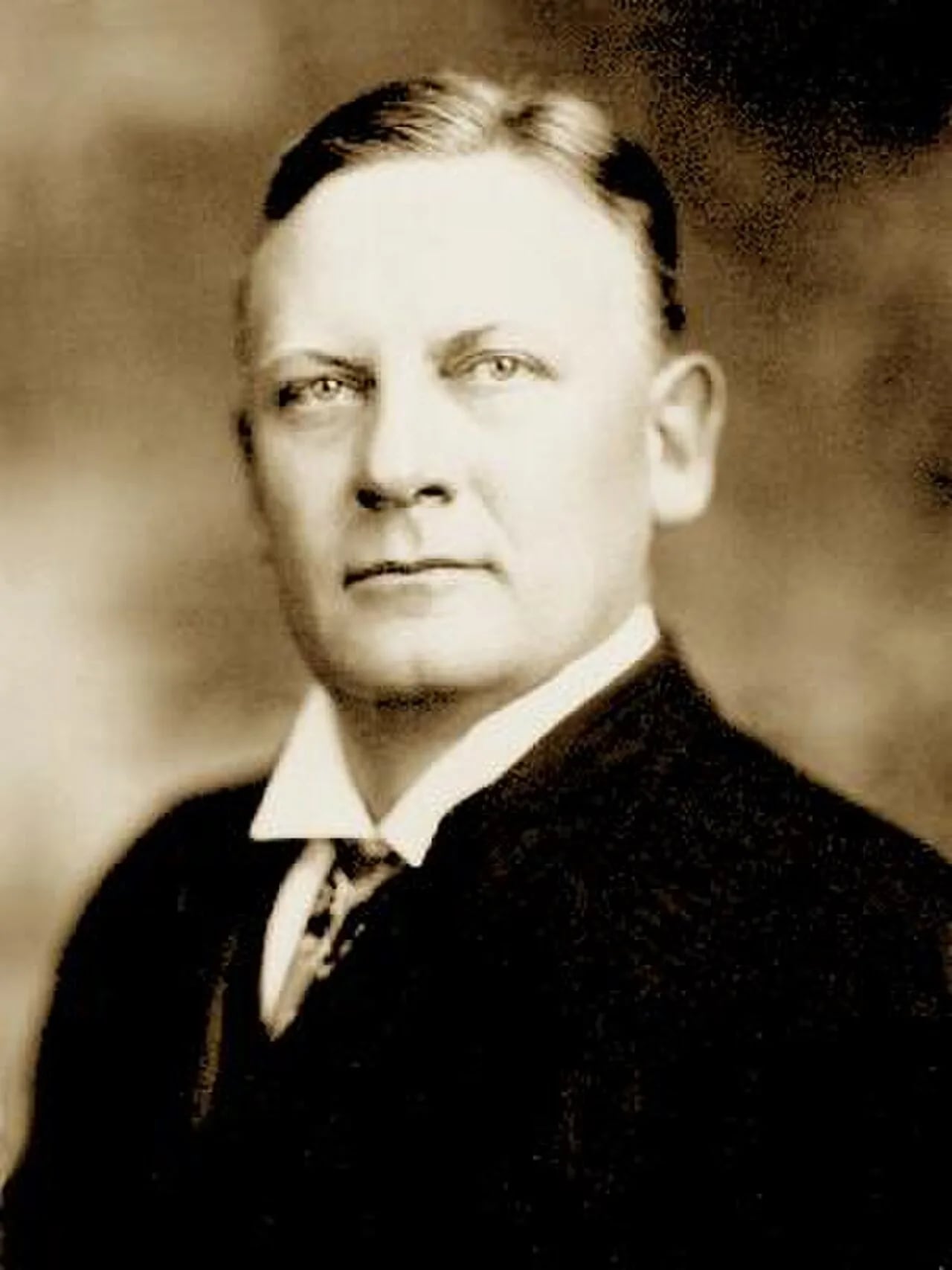 Porträt von Luther E. Hall (1869–1921) – Gedenkseite