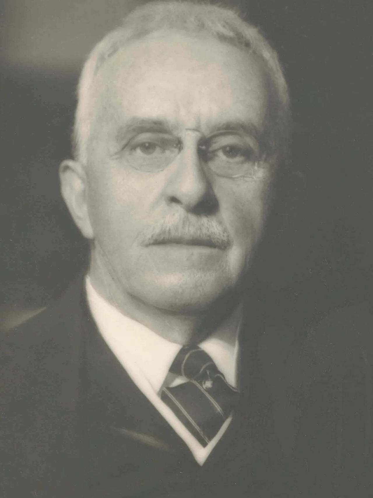 Portrait of Wilbur Lucius Cross (1862–1948) – memorial page