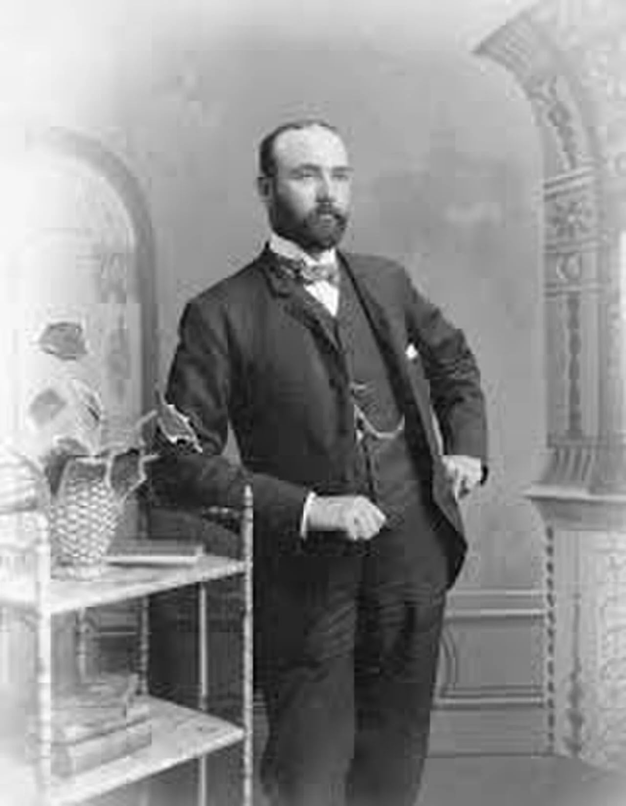 Portrait of William Roper Hull (1856–1925) – memorial page