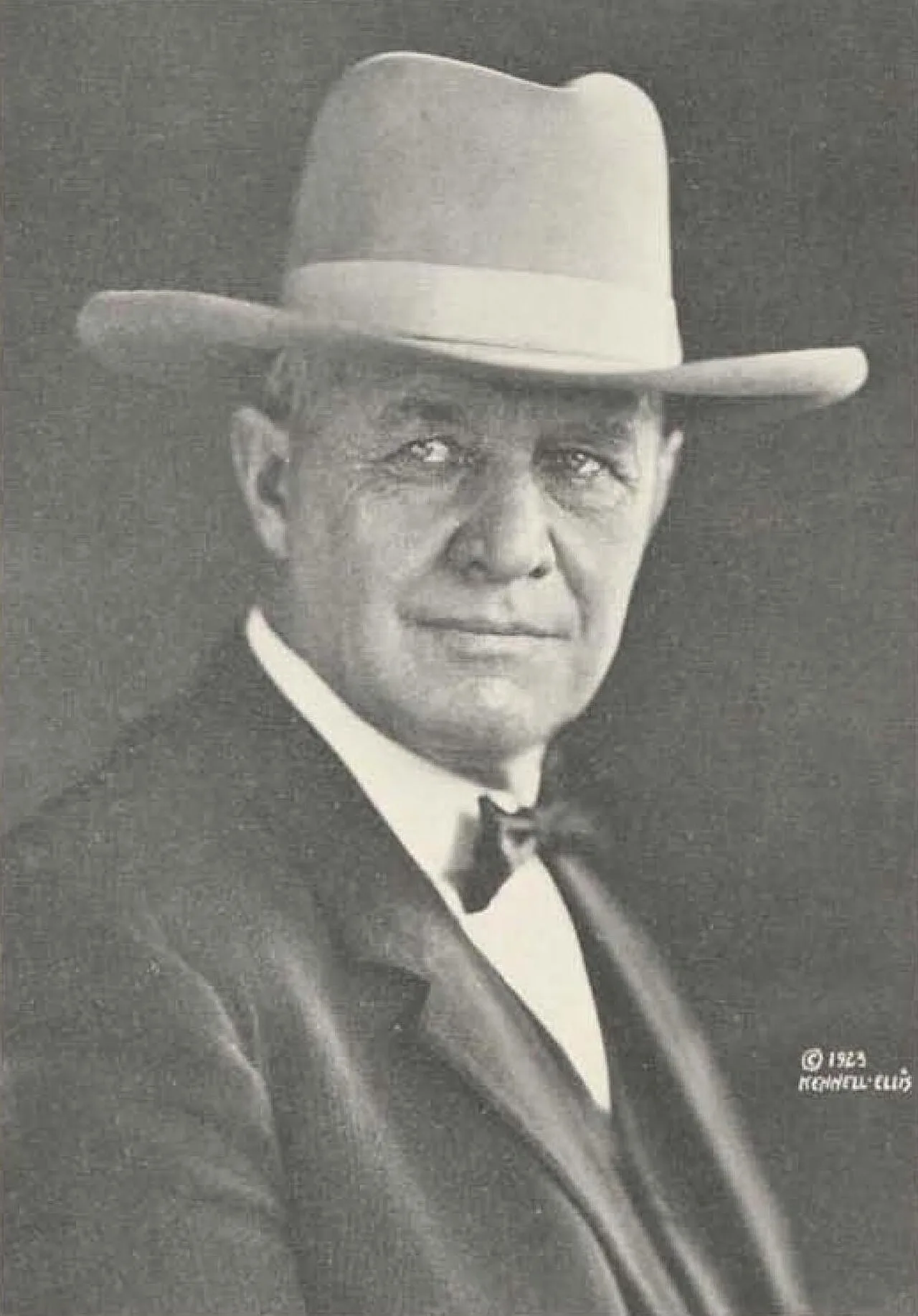 Portrait of Walter M. Pierce (1861–1954) – memorial page
