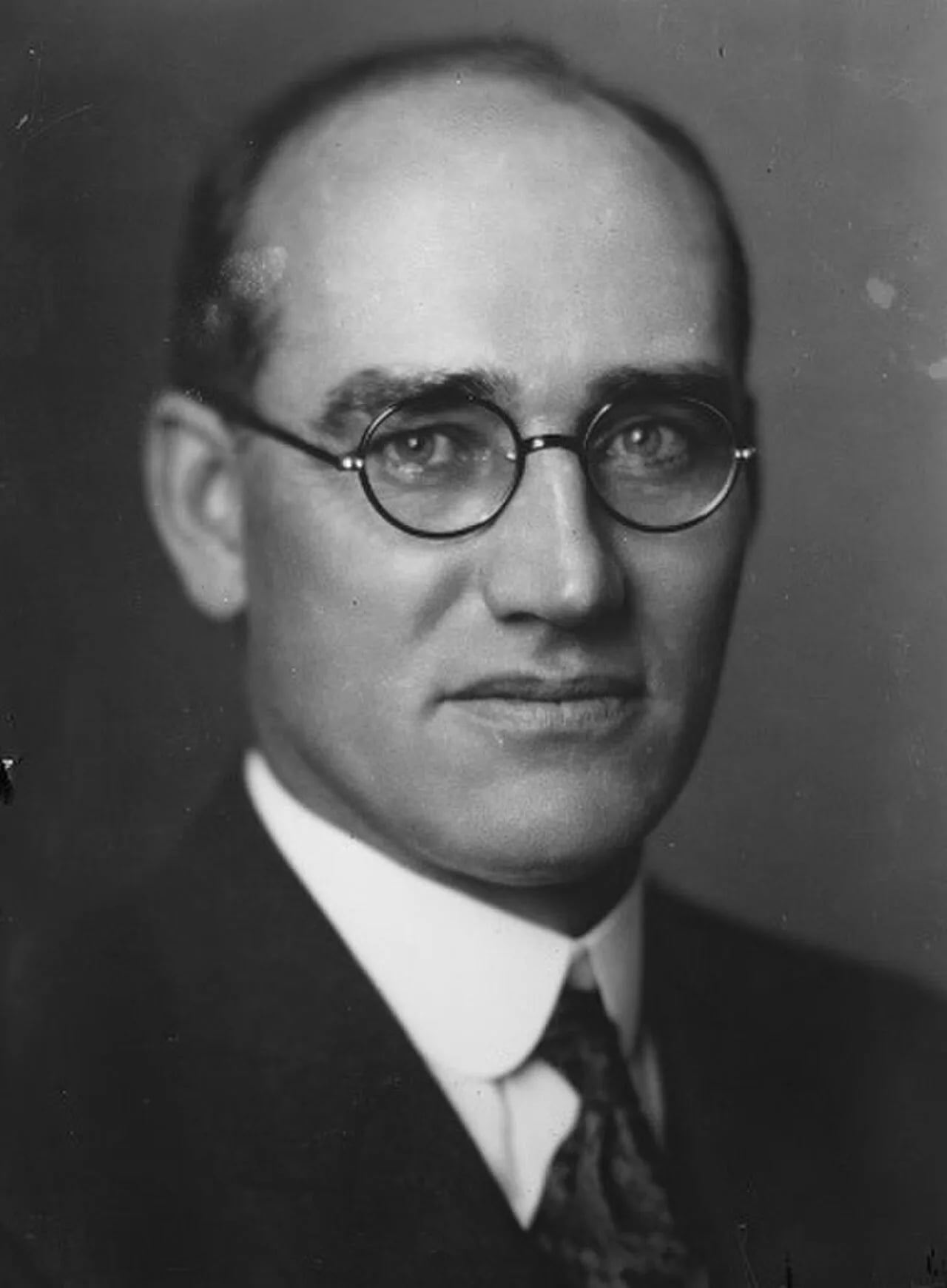 Portrait of William Comstock (1877–1949) – memorial page