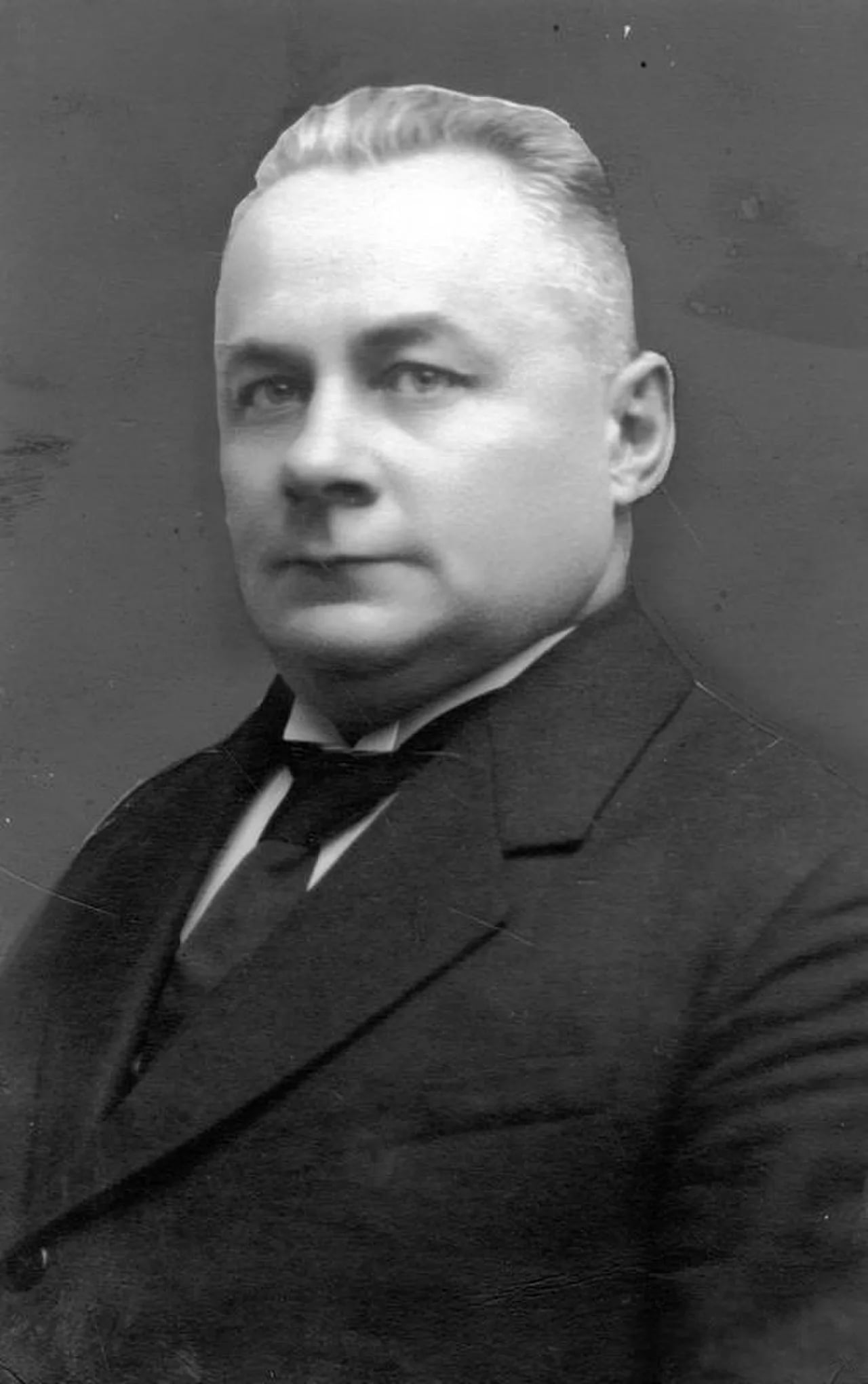 Porträt von Antoni Anusz (1884–1935) – Gedenkseite