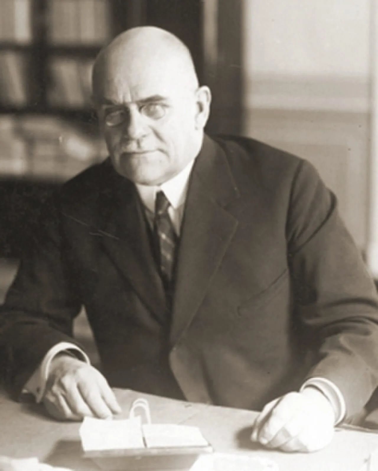 Portrait of Gustaw Dobrucki (1873–1943) – memorial page