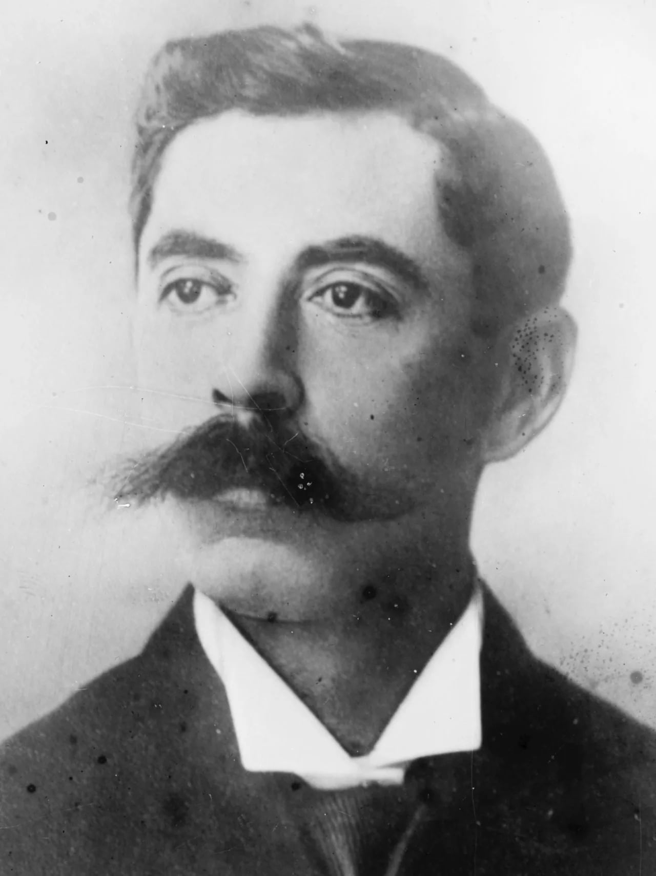 Portrait of Manuel Enrique Araujo (1865–1913) – memorial page