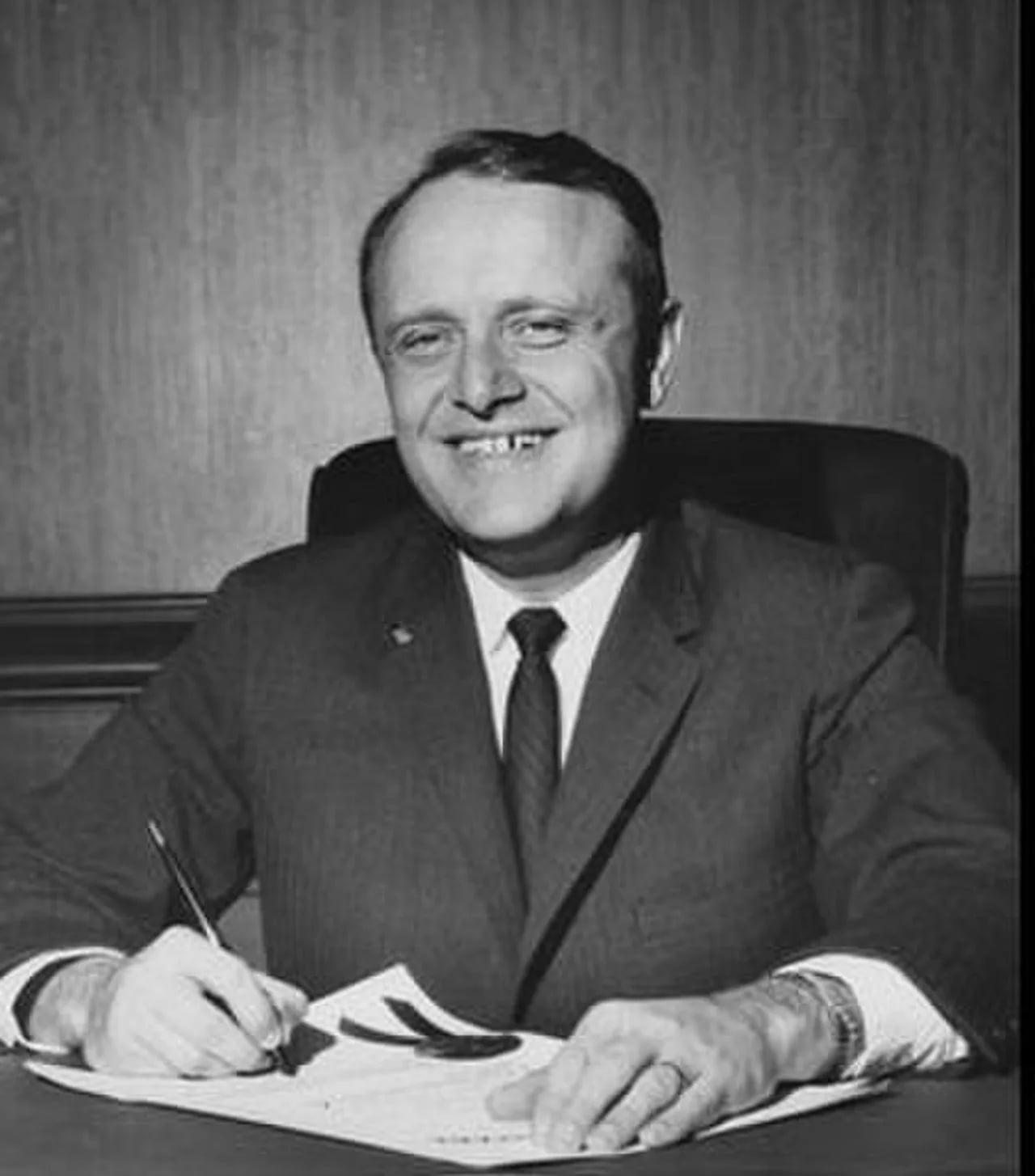 Portrait of Edward T. Breathitt (1924–2003) – memorial page