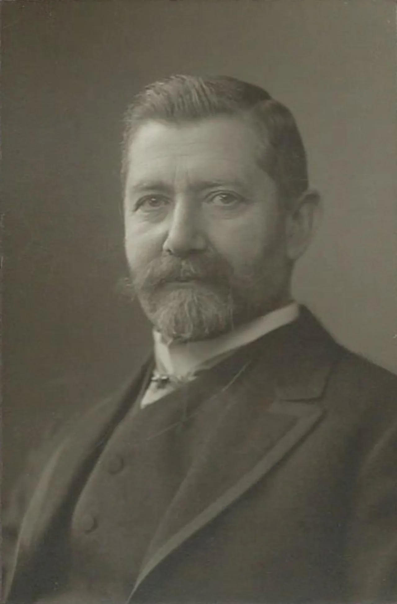 Portrait of Alexander Witting (1861–1946) – memorial page