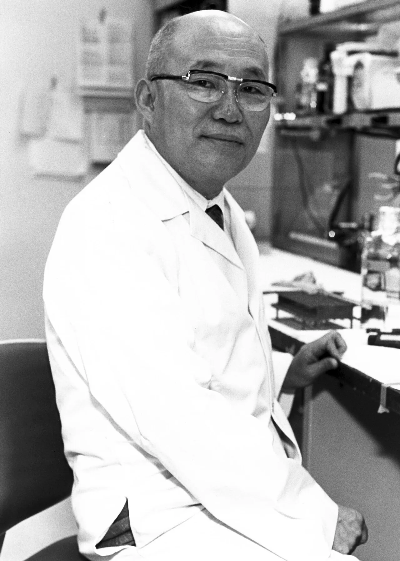 Porträt von Yasutomi Nishizuka (1932–2004) – Gedenkseite