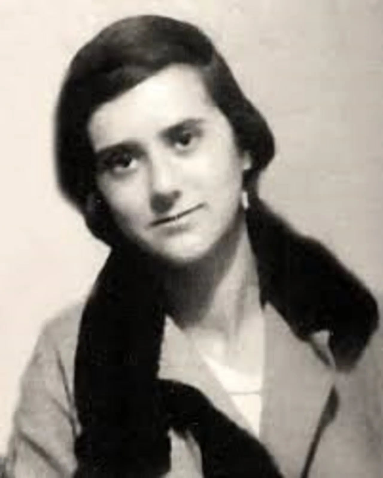 Portrait of Dionisia Manzanero Salas (1919–1939) – memorial page