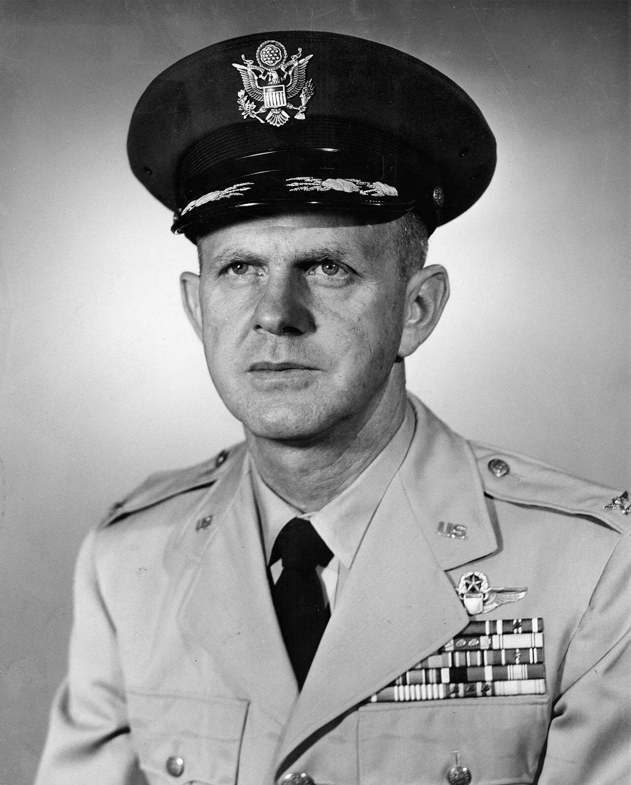 Portrait of William L. Leverette (1913–2003) – memorial page