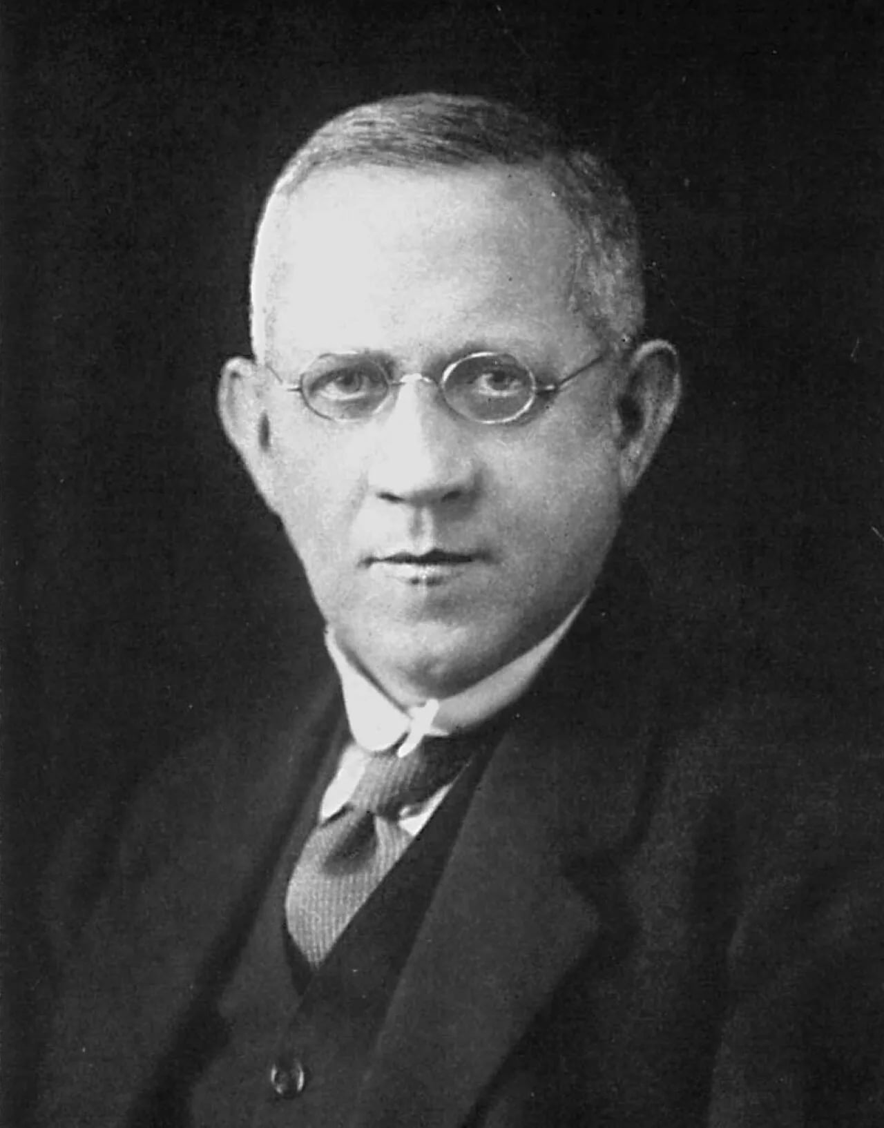 Portrait of Thomas Lowry (1874–1936) – memorial page