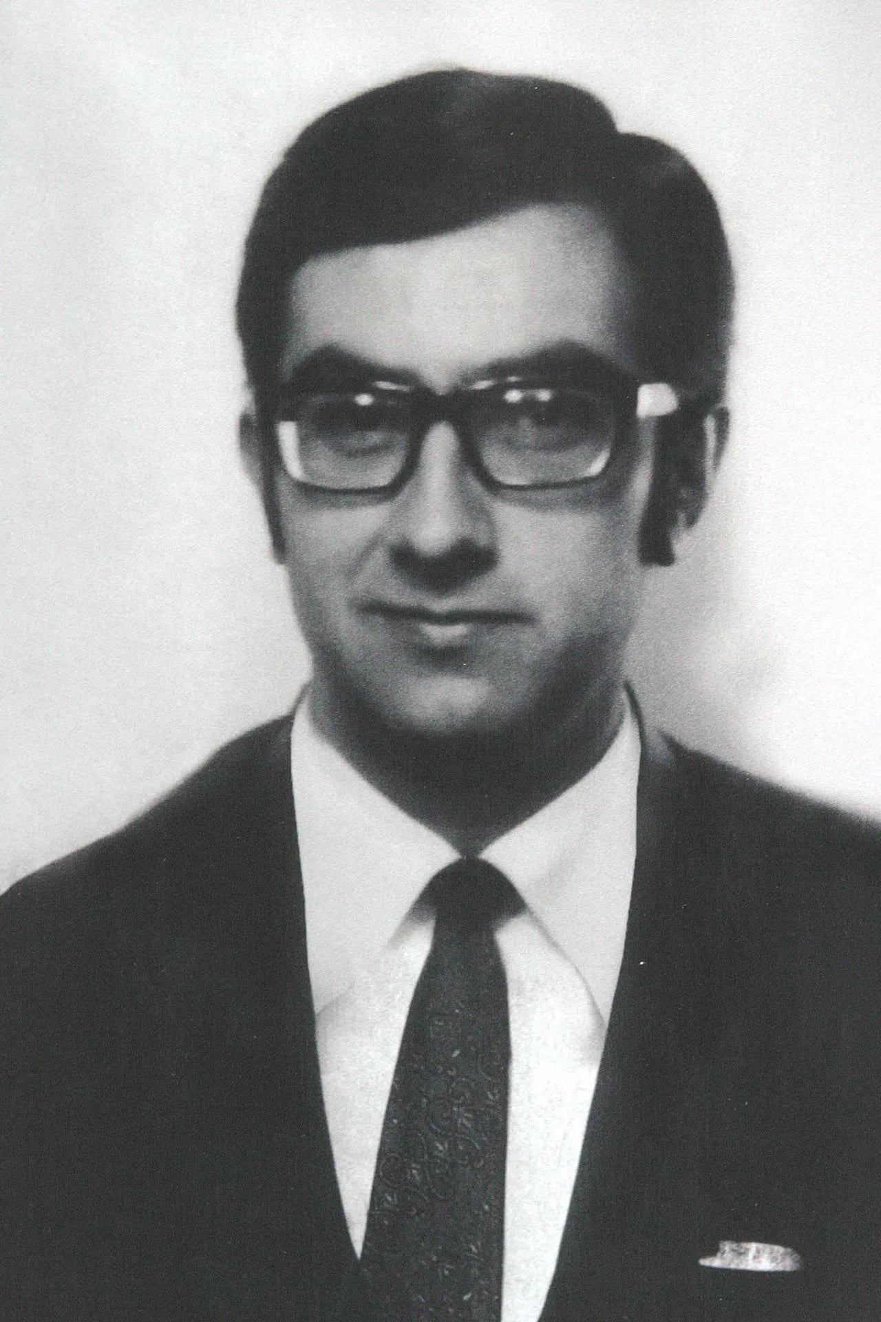 Portrait of Álvaro Bardón (1940–2009) – memorial page