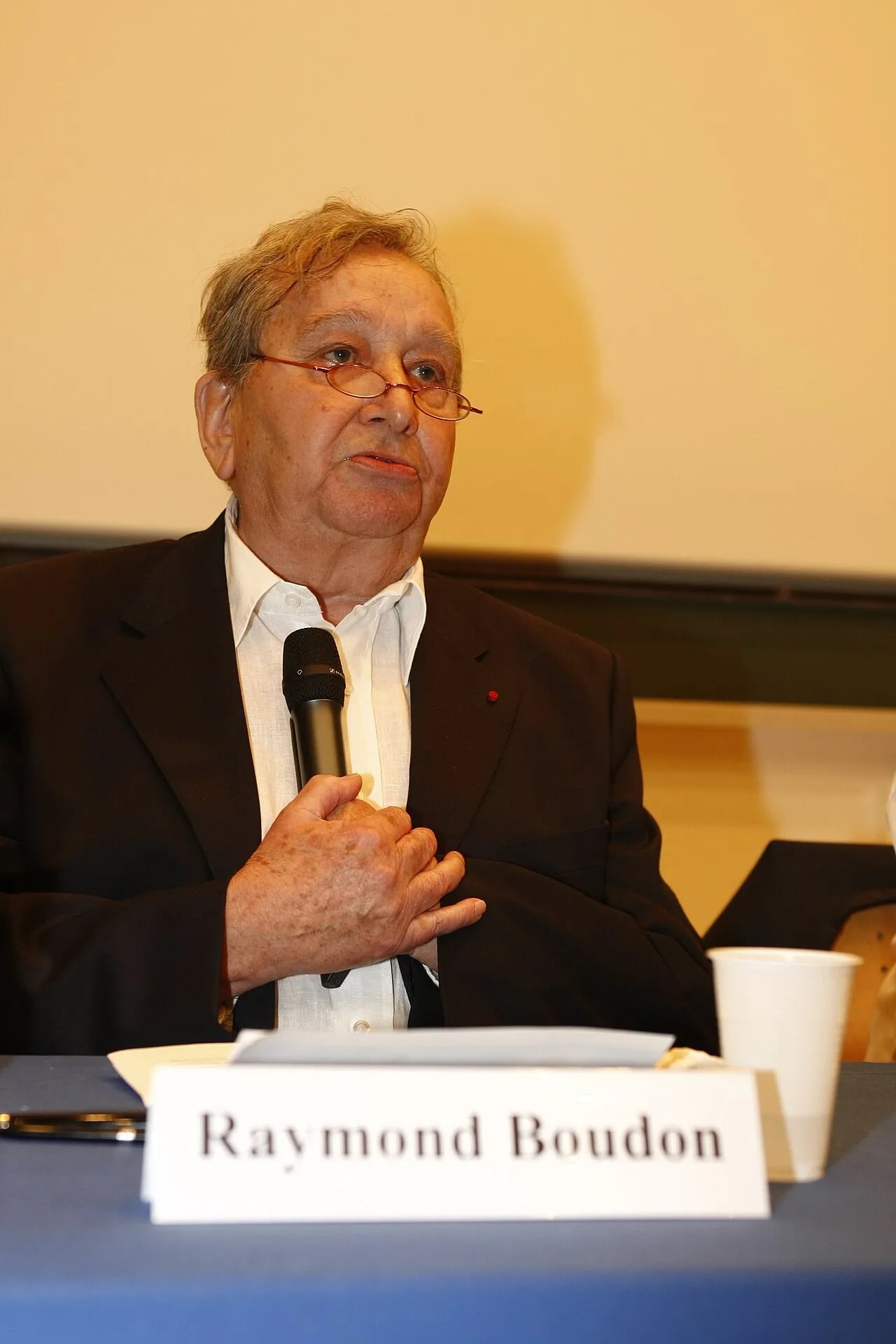 Porträt von Raymond Boudon (1934–2013) – Gedenkseite