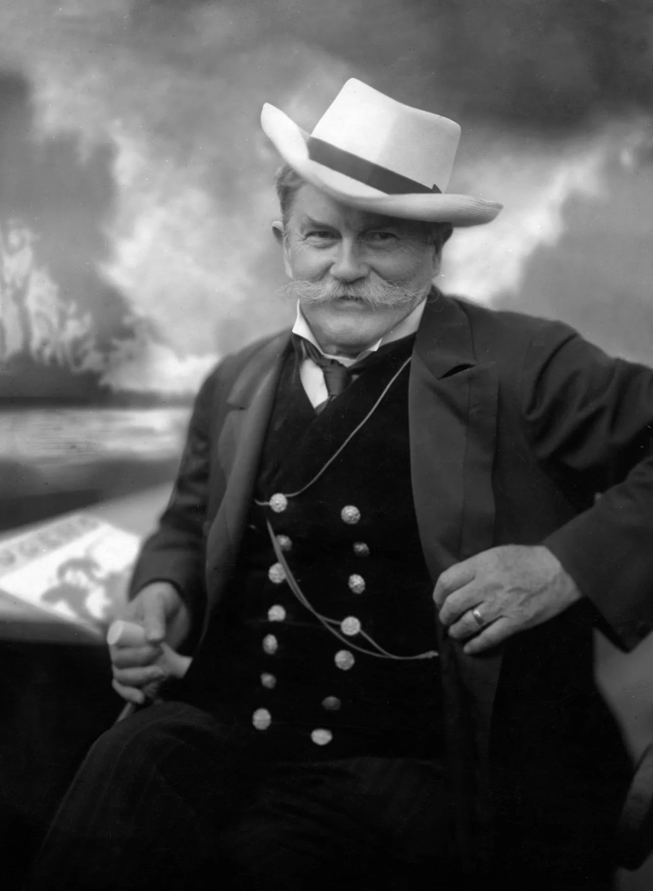 Portrait of Georg Hirth (1841–1916) – memorial page