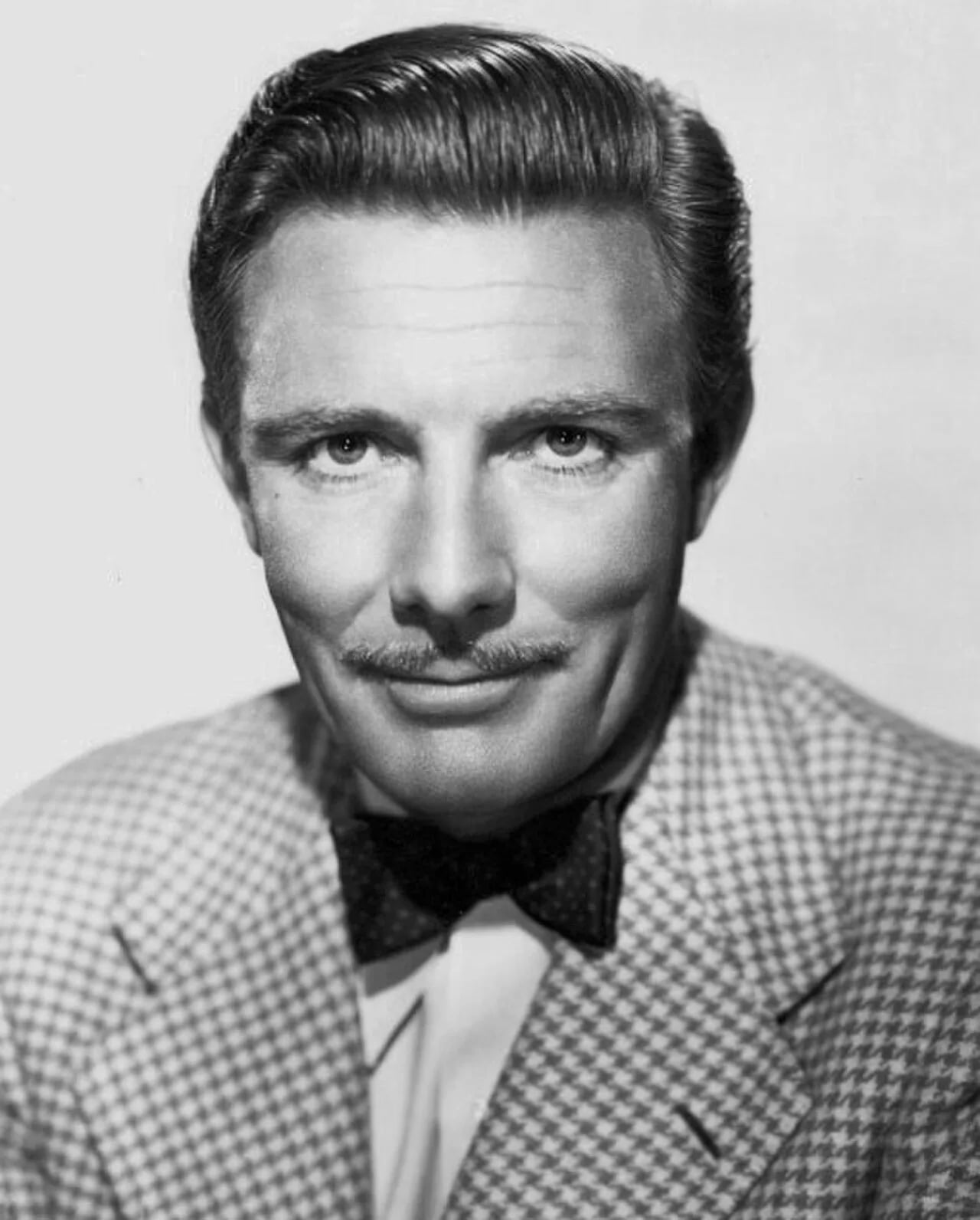 Portrait of Tom Helmore (1904–1995) – memorial page