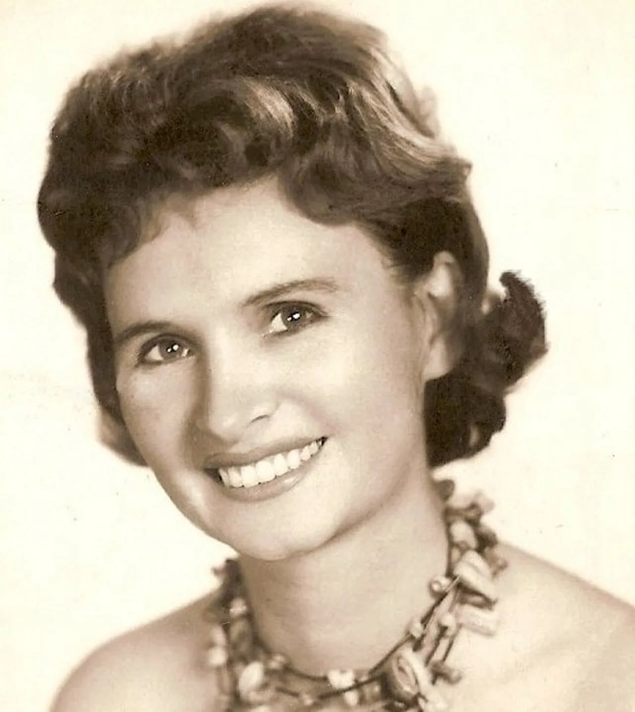 Portrait of Danuta Szyksznian-Ossowska (1925–2022) – memorial page