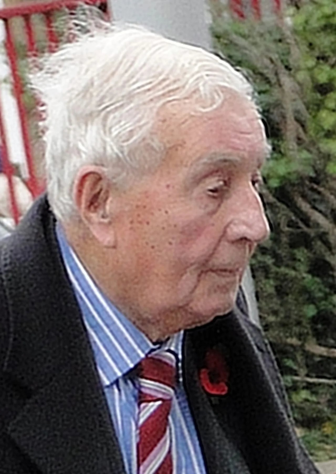 Porträt von Doug Ellis (1924–2018) – Gedenkseite