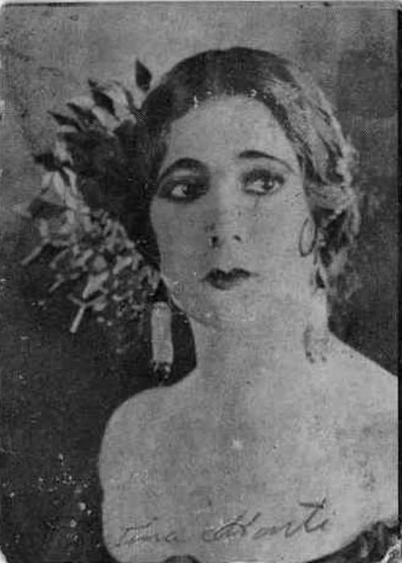 Portrait of Cristina Montt (1895–1969) – memorial page