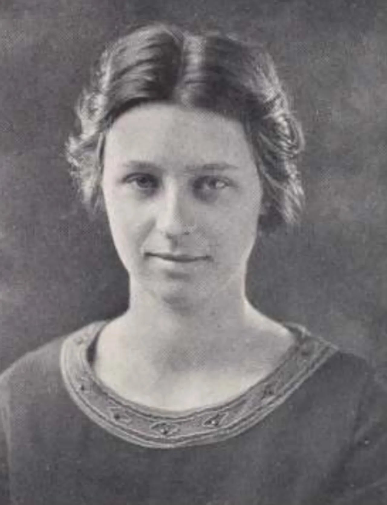 Portrait of Aline Huke Frink (1904–2000) – memorial page