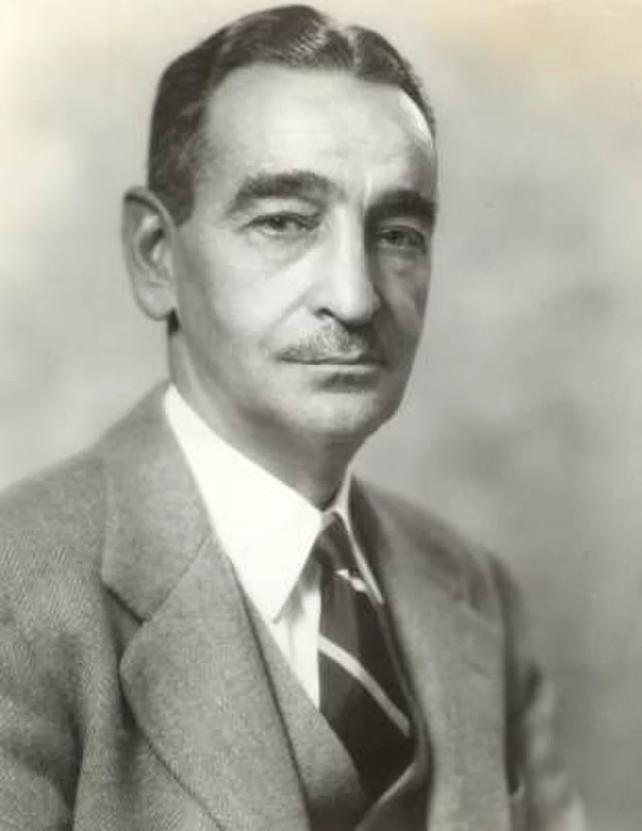 Portrait of Allison Danzig (1898–1987) – memorial page