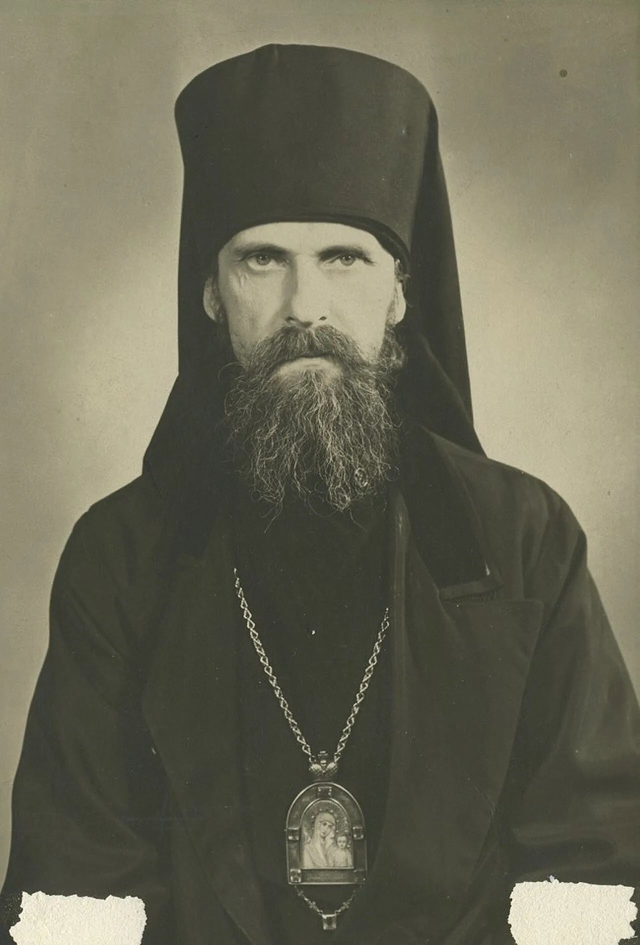Portrait of Vitaly Ustinov (1910–2006) – memorial page