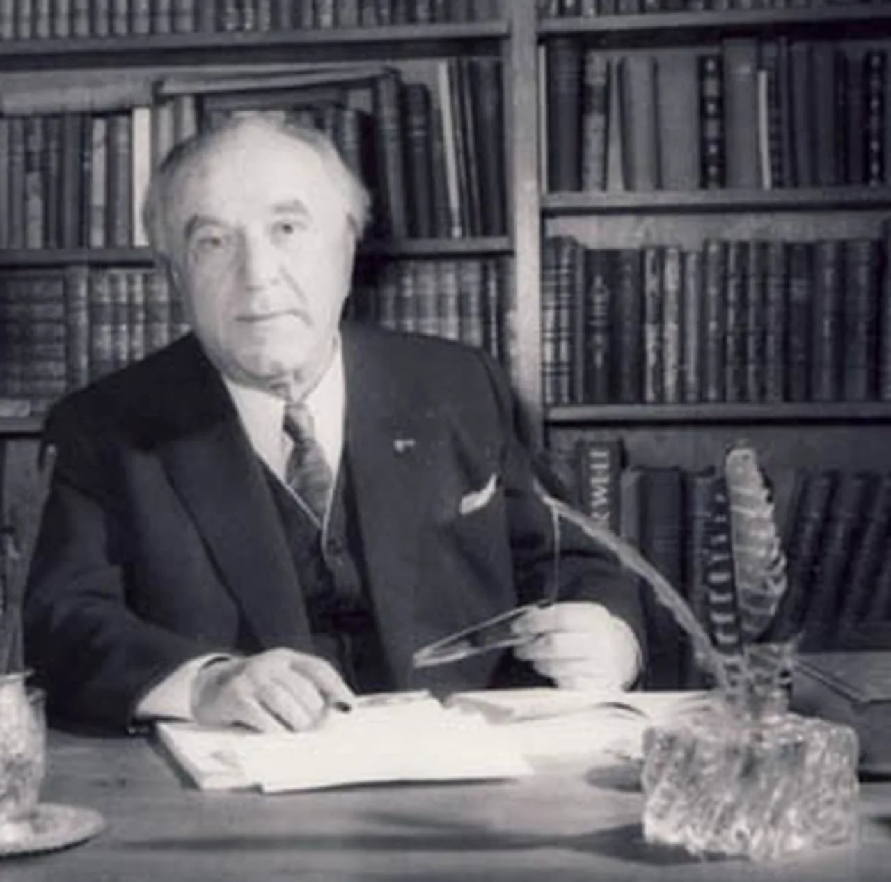 Porträt von Victor Eftimiu (1889–1972) – Gedenkseite