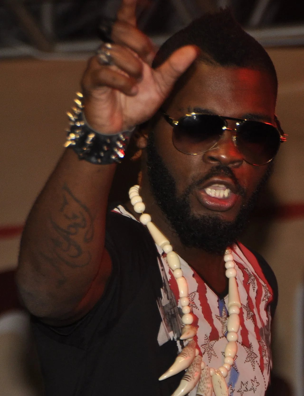 Porträt von DJ Arafat (1986–2019) – Gedenkseite