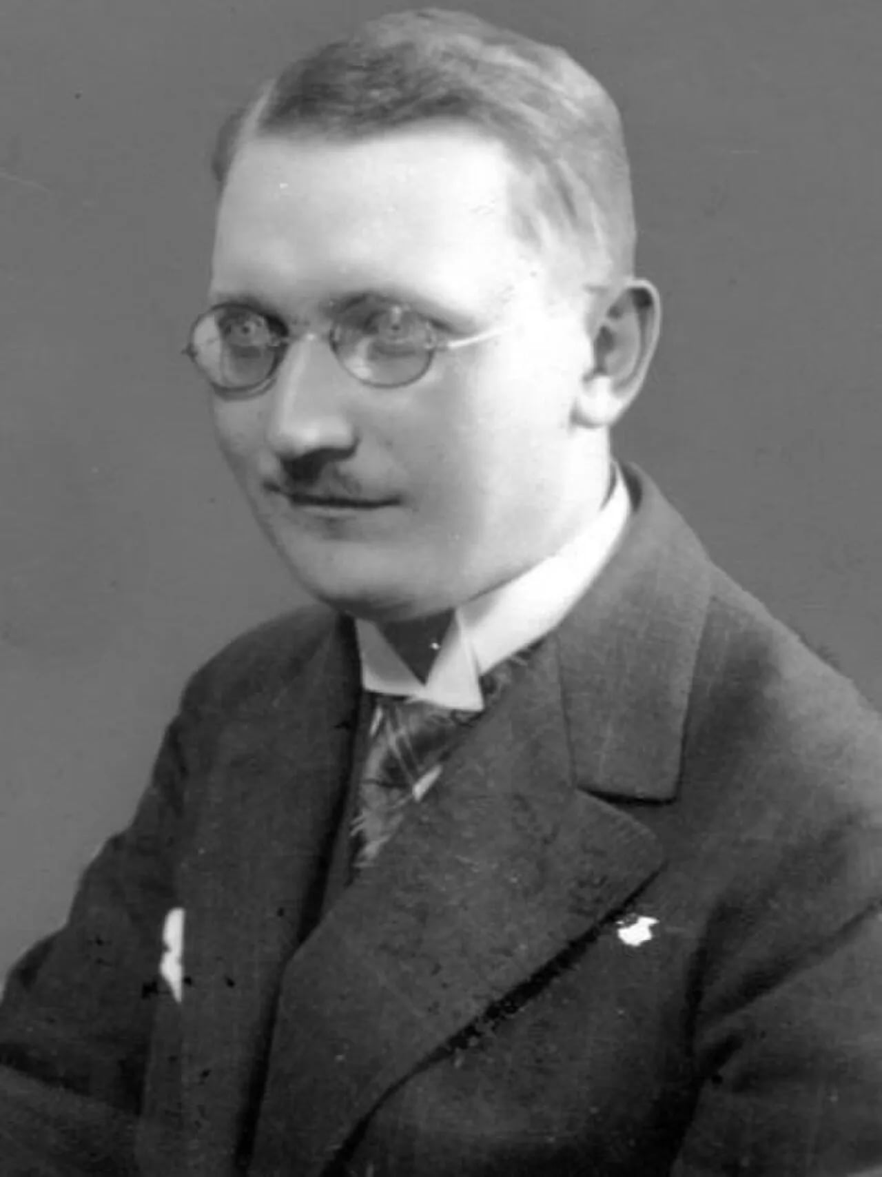 Portrait of Tadeusz Konopiński (1894–1965) – memorial page