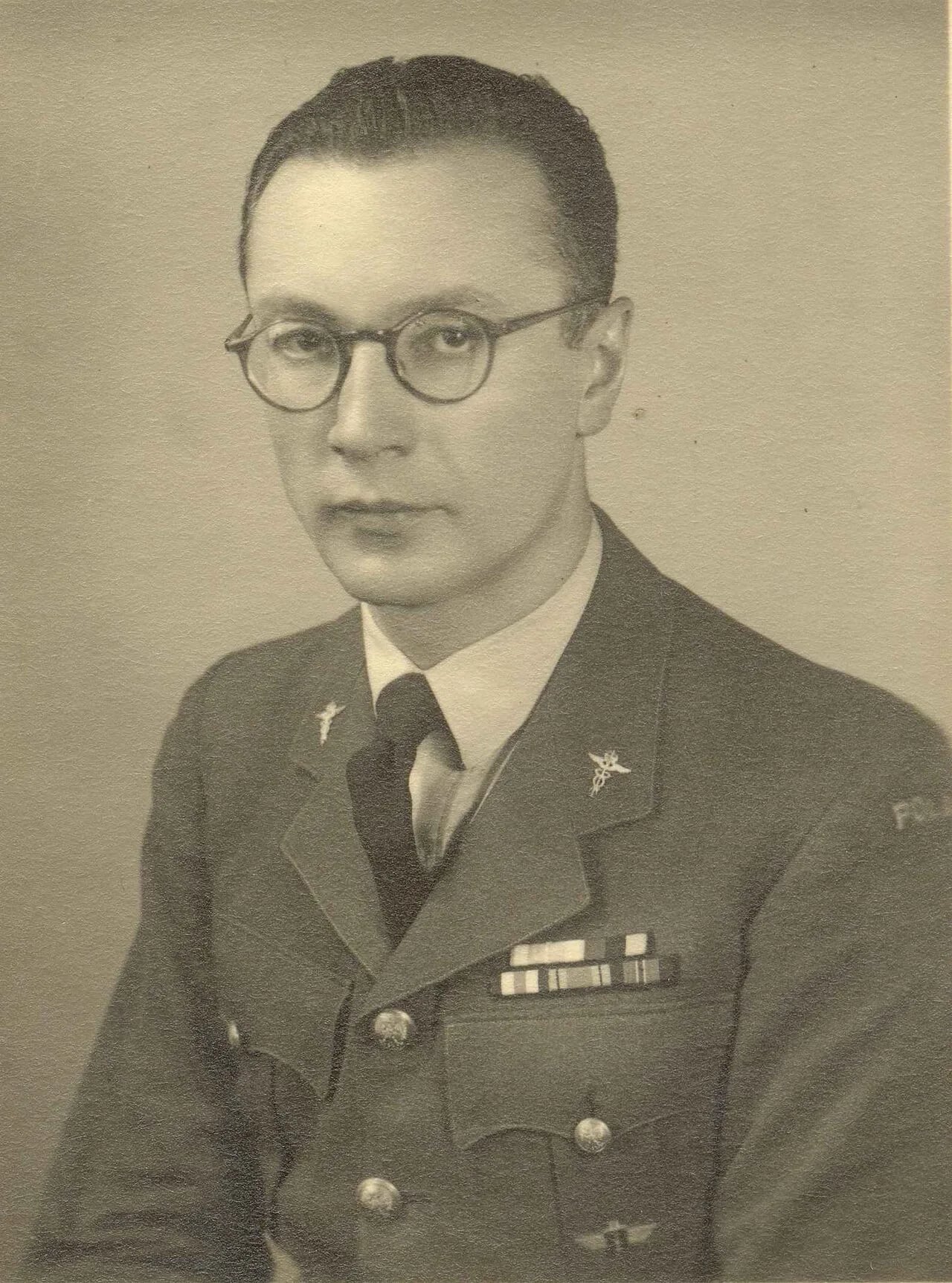 Portrait of Tadeusz Michał Kraszewski (1912–1993) – memorial page