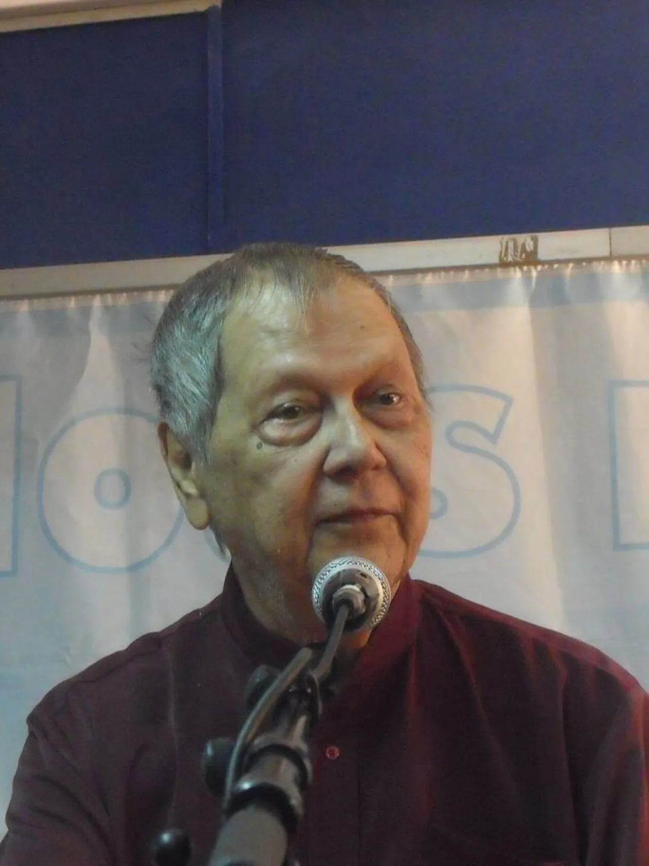 Porträt von Paul Vergès (1925–2016) – Gedenkseite