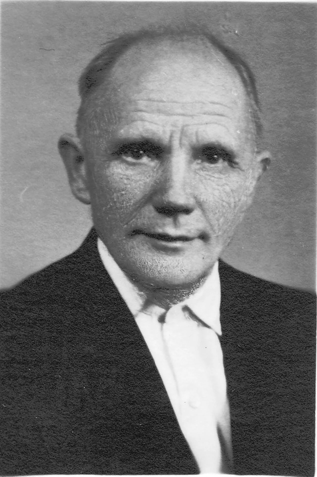 Portrait of Walenty Regulski (1896–1975) – memorial page