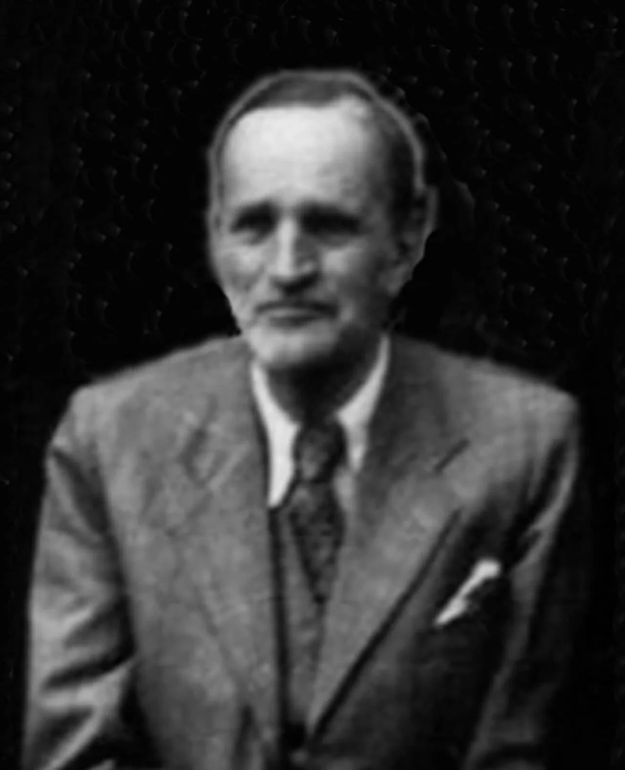 Portrait of Witold Rybczyński (1881–1949) – memorial page