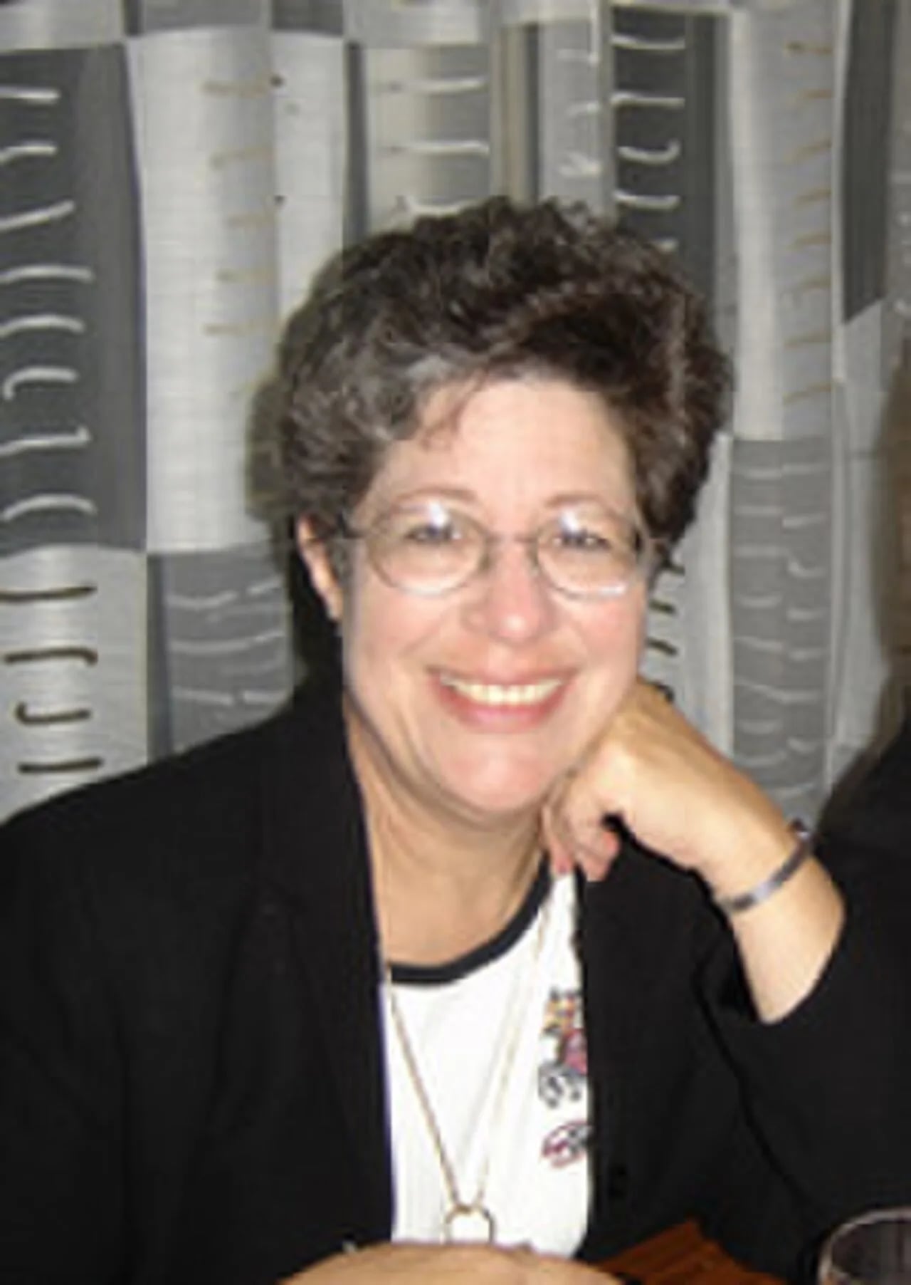 Portrait of Karen Wynn Fonstad (1945–2005) – memorial page