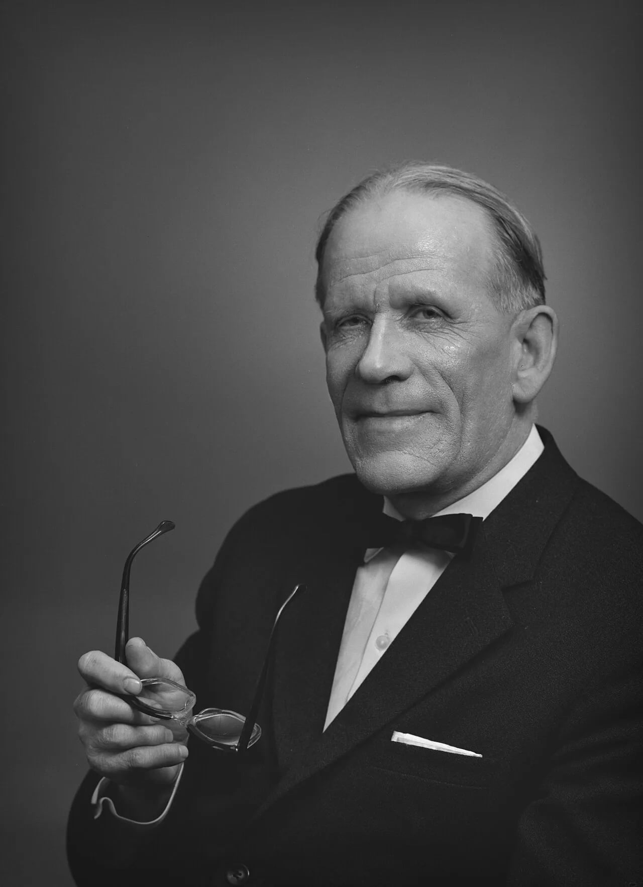 Porträt von Aarne Tarasti (1906–1972) – Gedenkseite