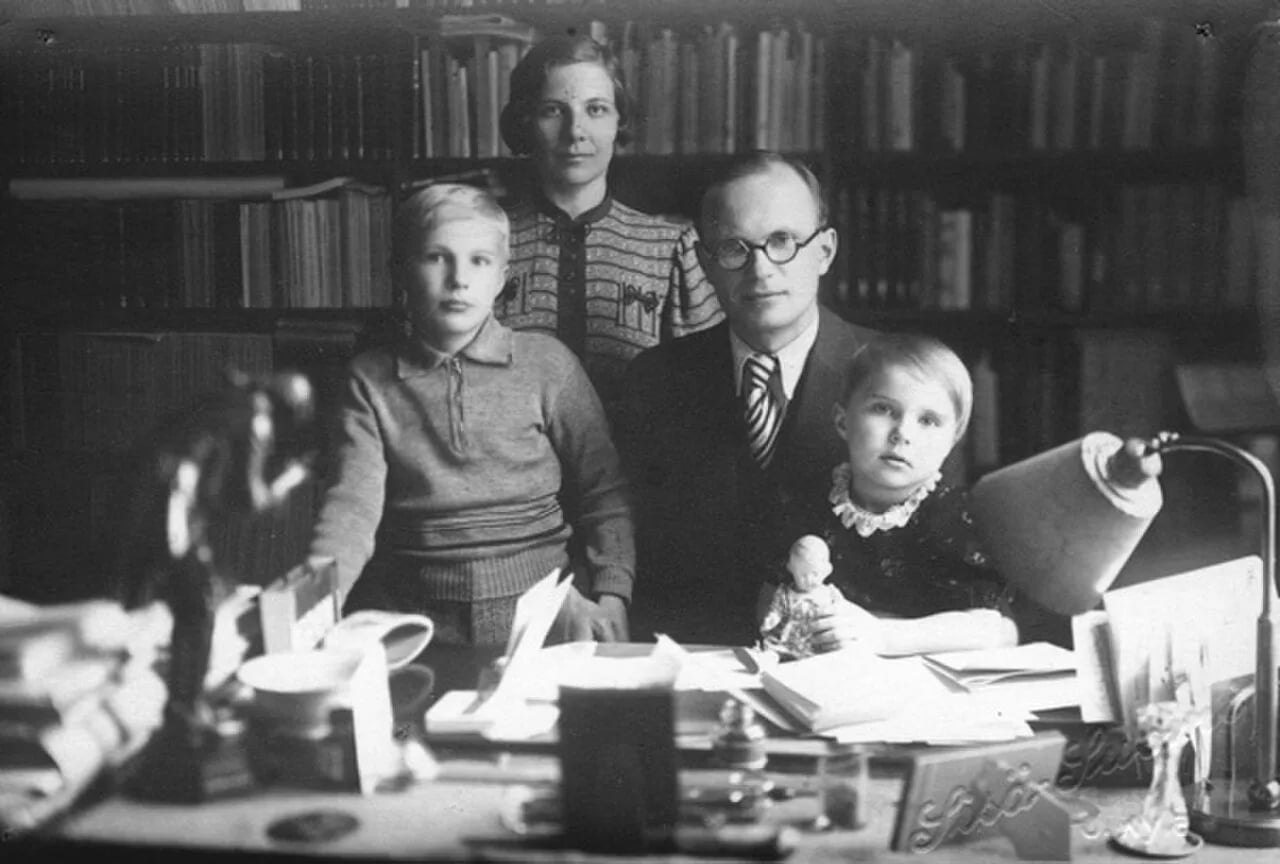 Portrait of Aarni Penttilä (1899–1971) – memorial page