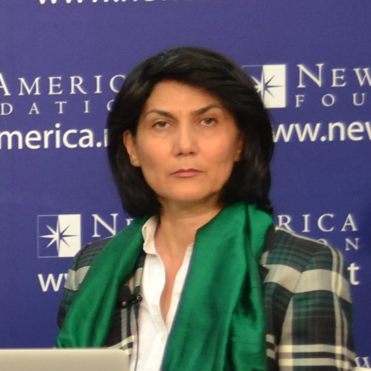 Porträt von Zohra Rasekh (1964–2025) – Gedenkseite