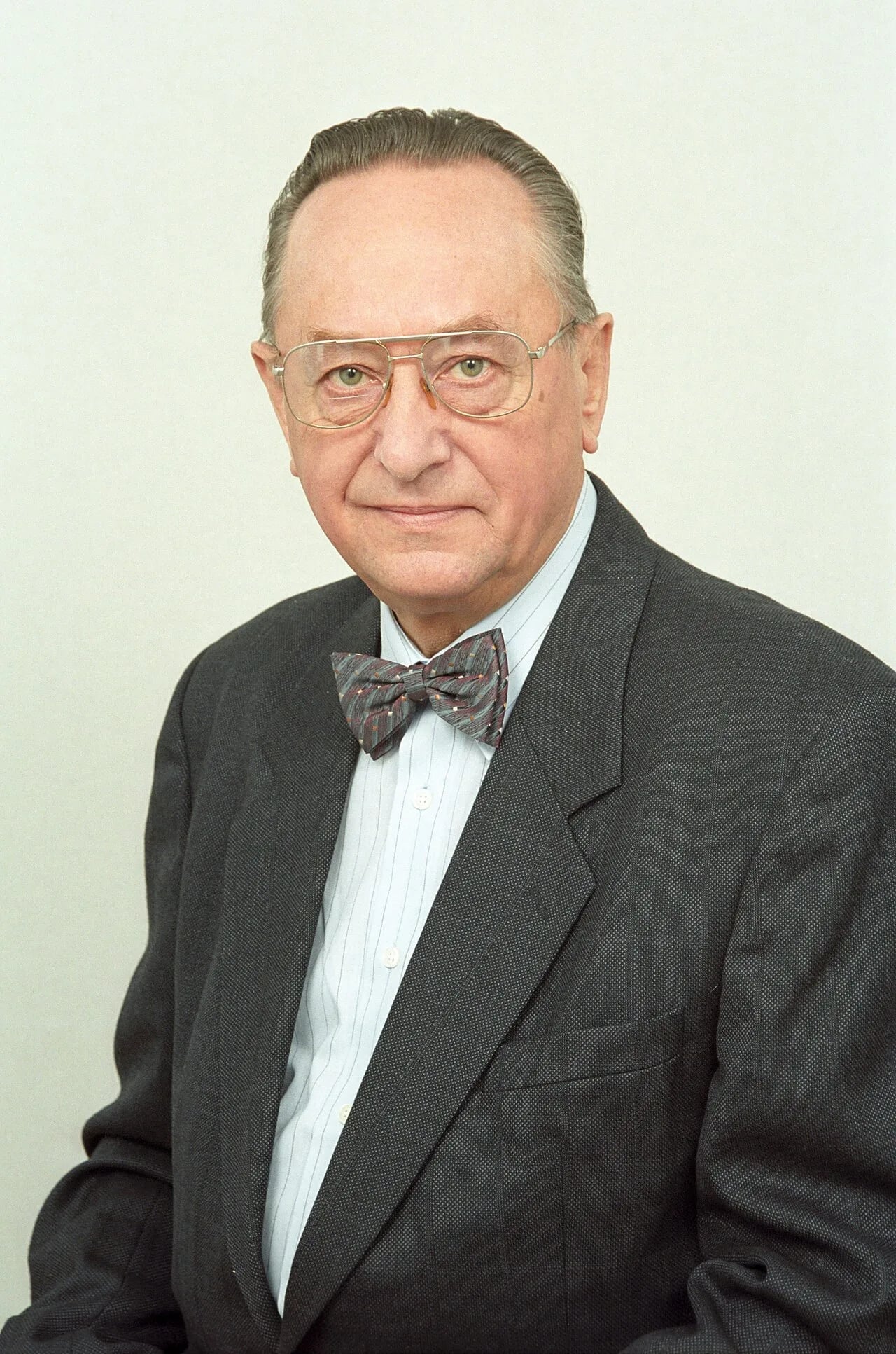 Portrait of Zygmunt Cybulski (1935–2023) – memorial page