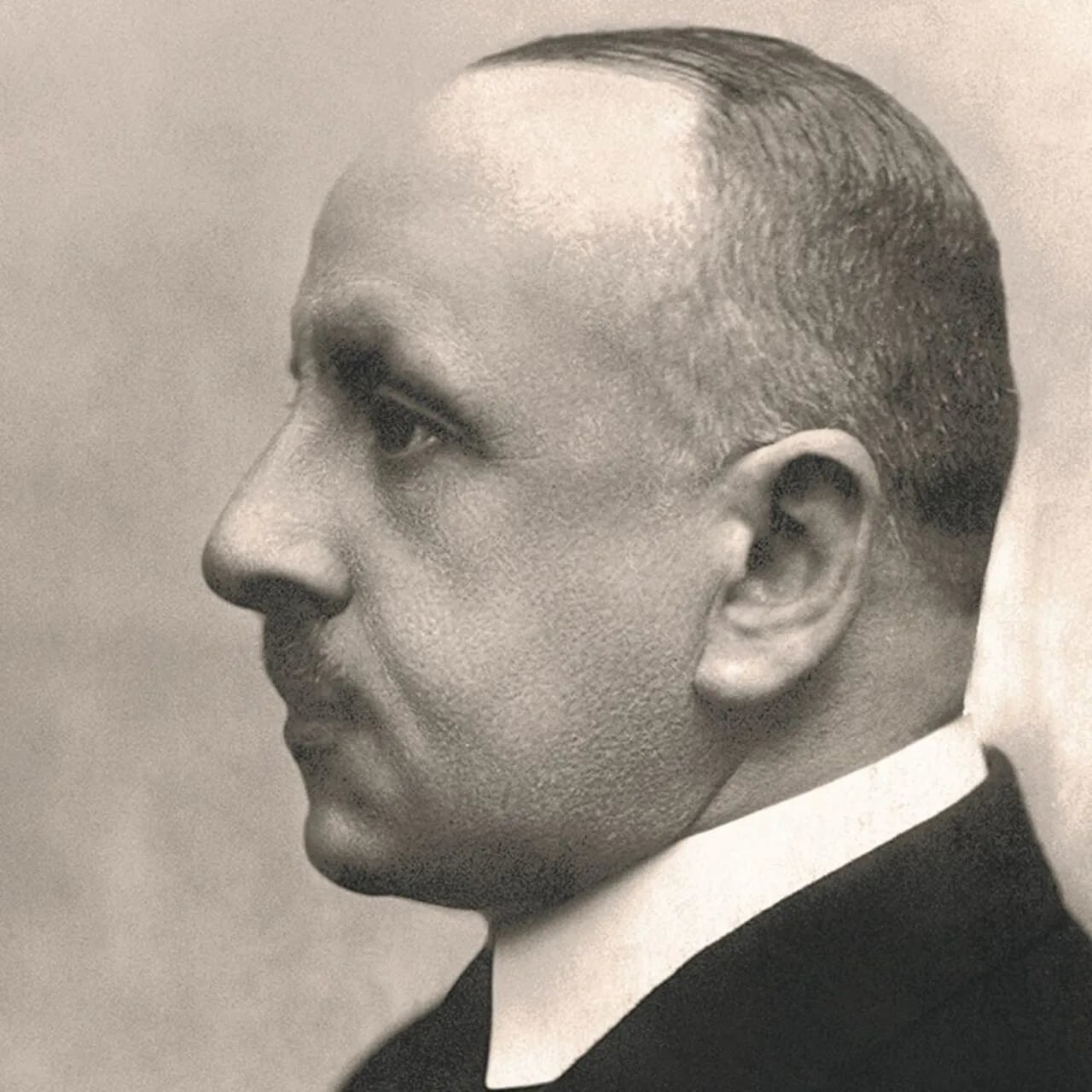 Portrait of Zygmunt Hübner (1879–1966) – memorial page