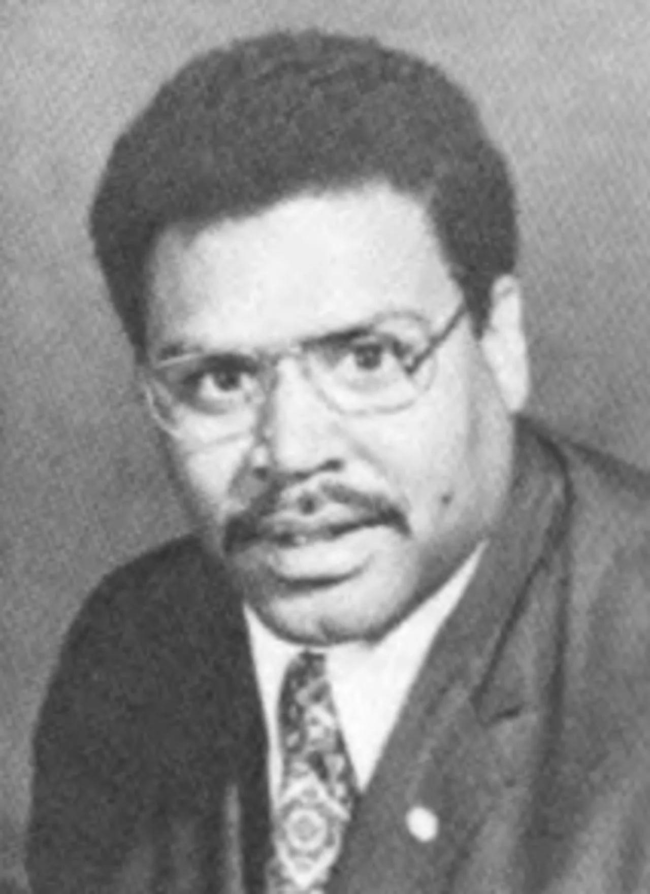 Portrait of Raymond W. Hood (1936–2002) – memorial page