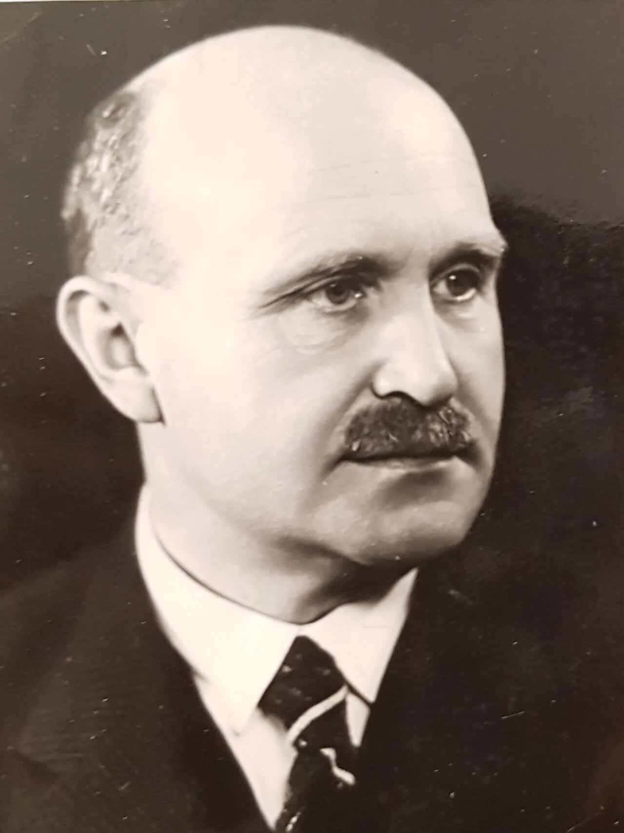 Porträt von Adolf Veselý (1886–1961) – Gedenkseite