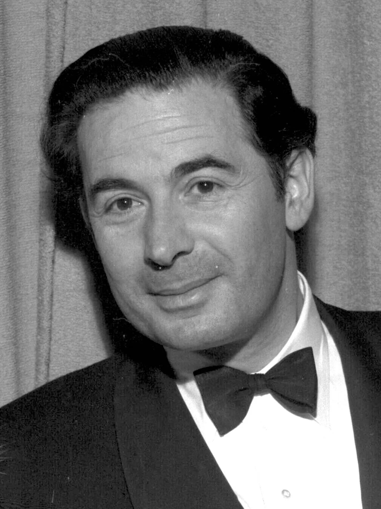 Portrait of Leo Genn (1905–1978) – memorial page