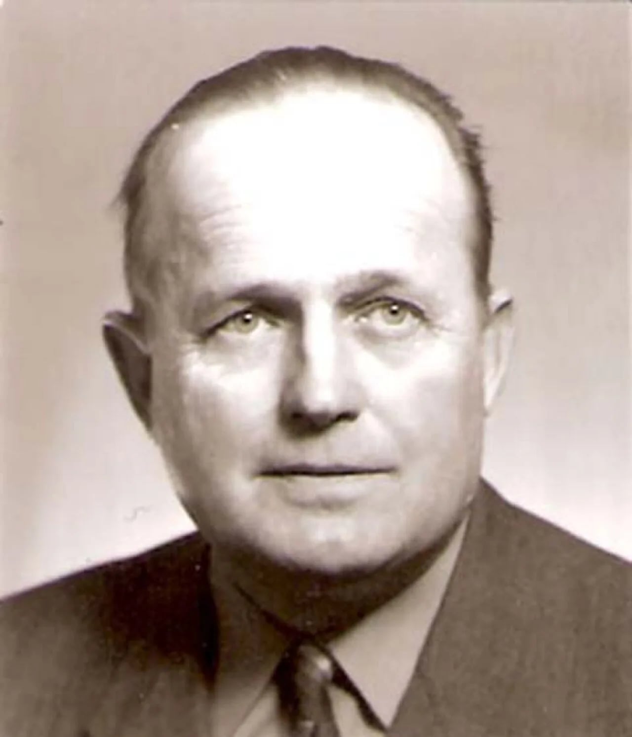 Porträt von Ivan Hoyer (1918–2005) – Gedenkseite