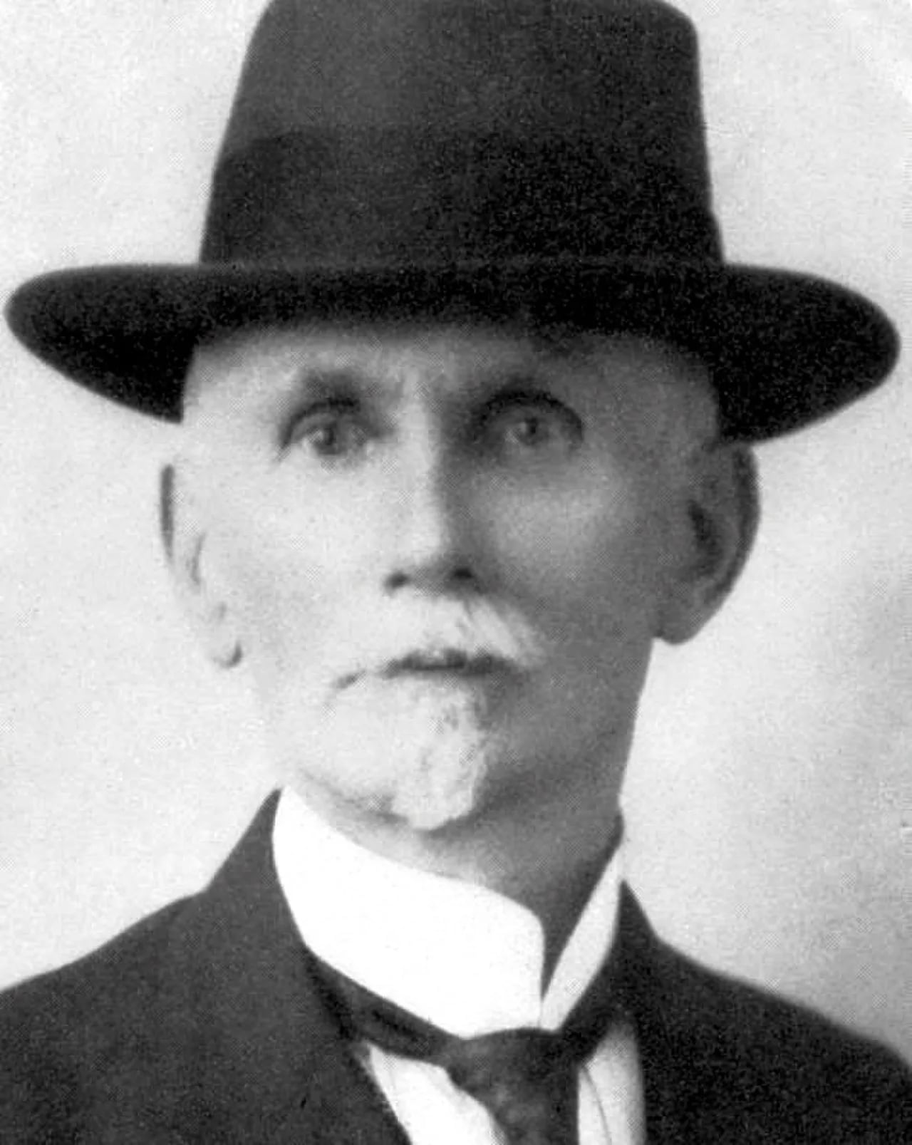 Portrait of François Gonnessiat (1856–1934) – memorial page