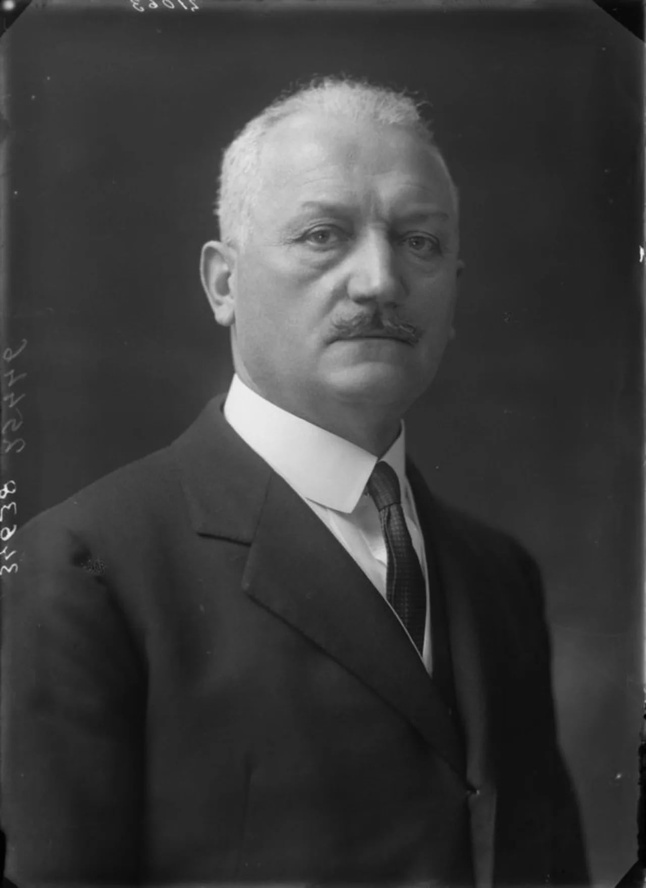 Porträt von Enrico Caviglia (1862–1945) – Gedenkseite