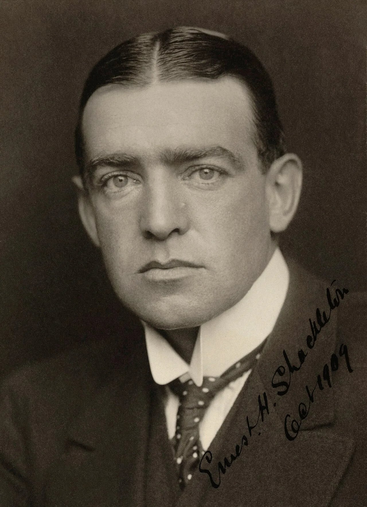 Portrait of Ernest Shackleton (1874–1922) – memorial page