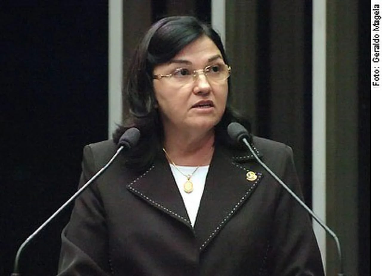 Portrait of Ada Mello (1953–2023) – memorial page