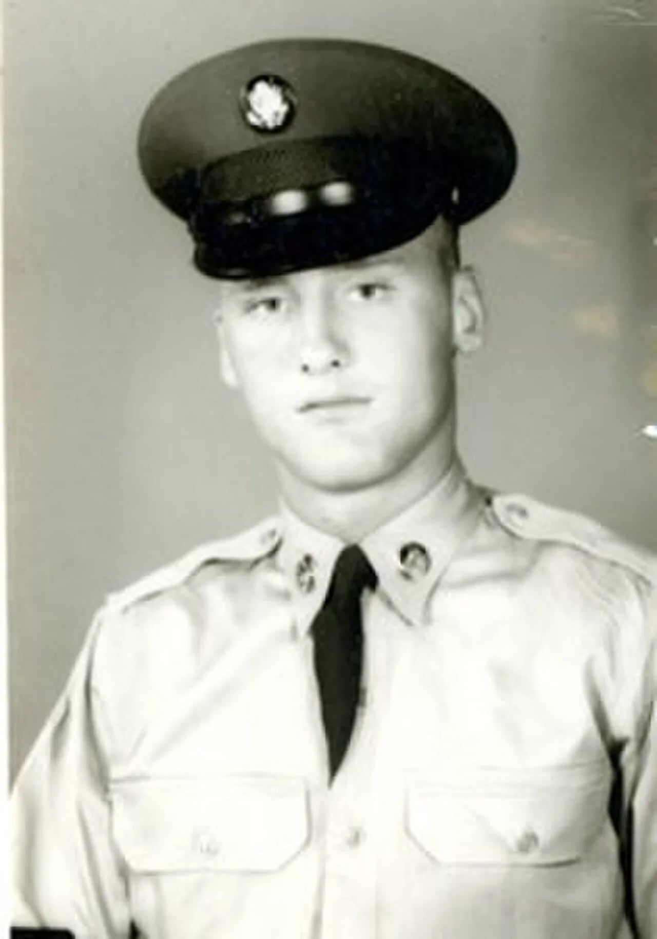 Porträt von Bruce P. Biesenbach Sr. (1945–2020) – Gedenkseite